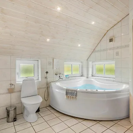 Gorgeous In Henne With Kitchen Holiday home