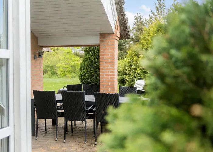 Gorgeous In Henne With Kitchen *